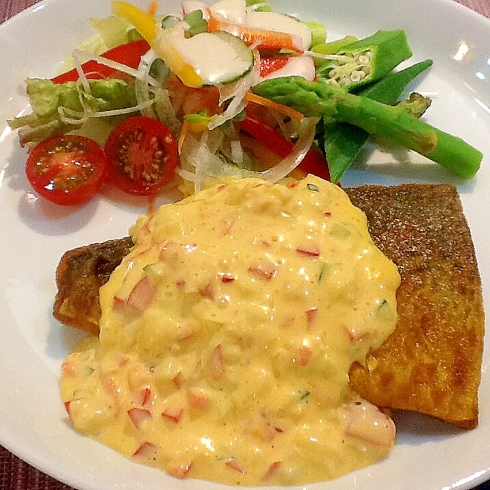 サバのカレー風味ソテー＊卵黄マヨネーズソースかけ